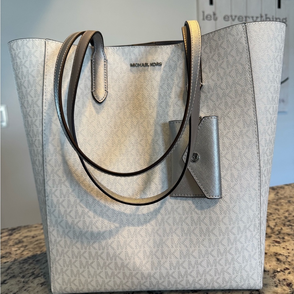 Michael Kors Cream and Gray Signature Tote